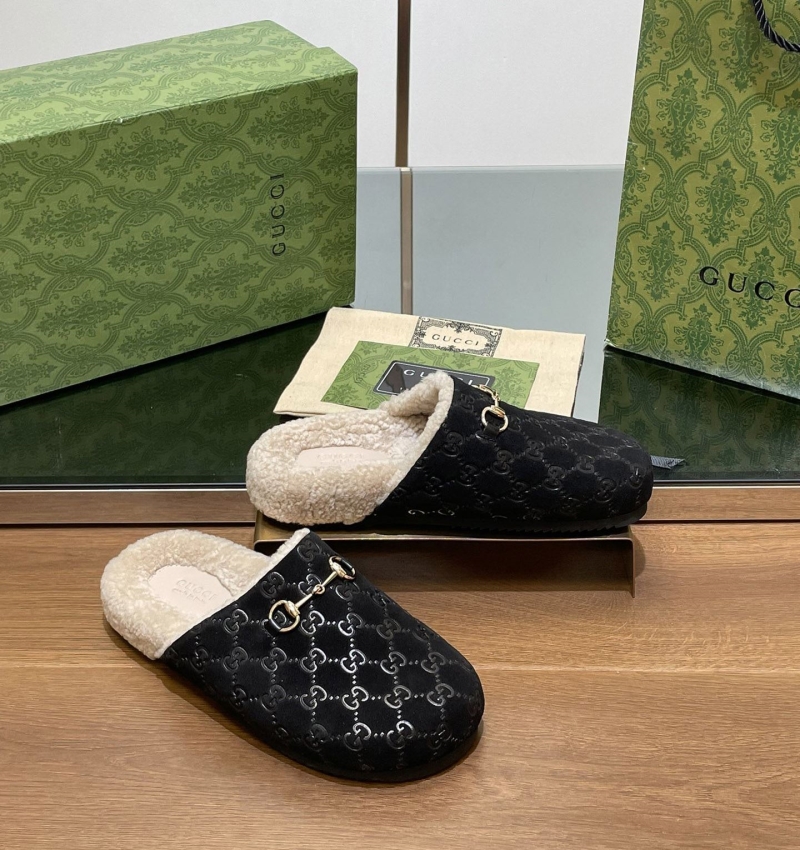 G*u*i slippers